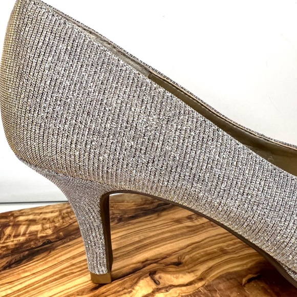 Coach and Four Silver Metallic Glitter Heels Open Toe Size 6 - Picture 11 of 16